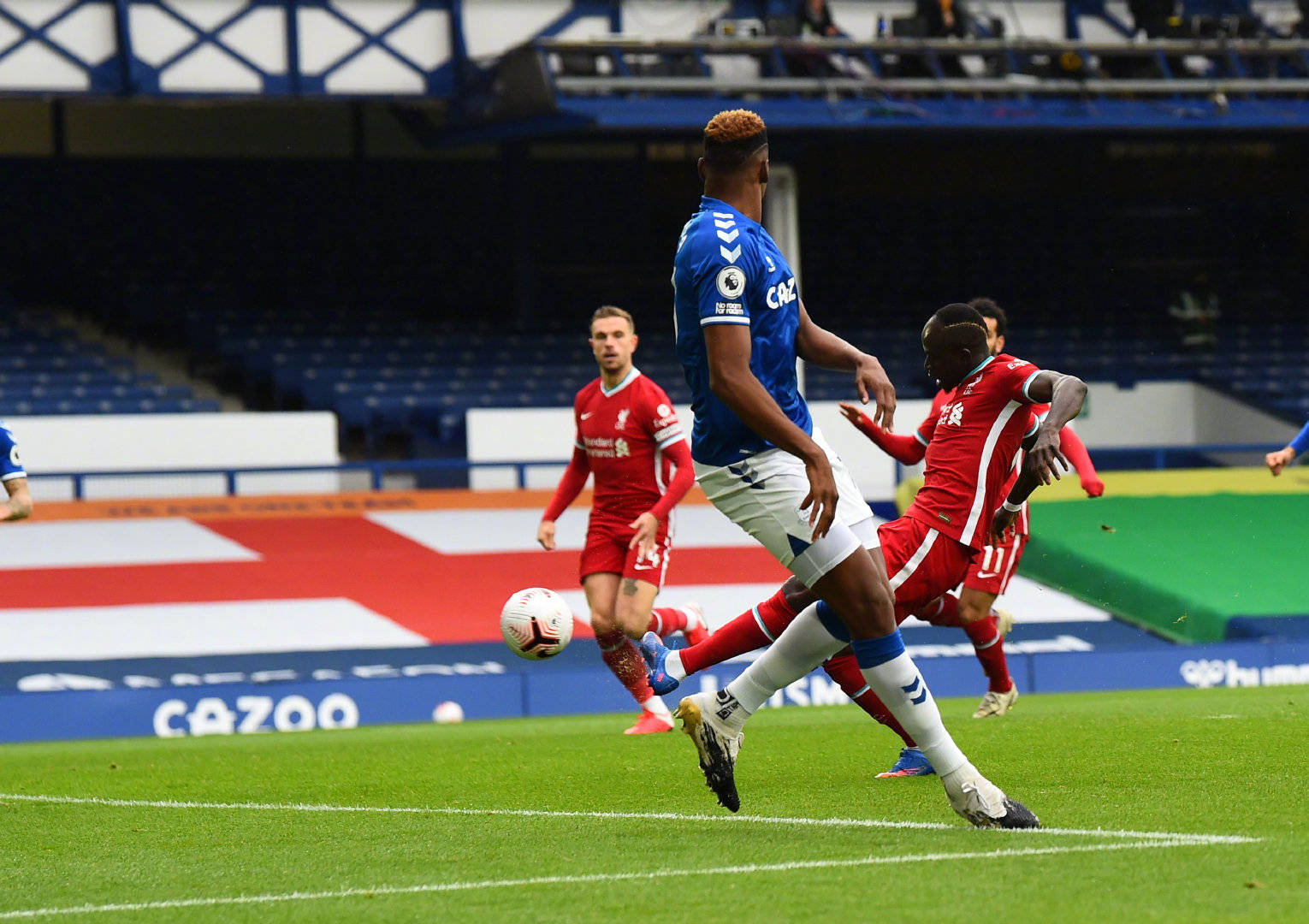 迫使各方不 迫使各方不